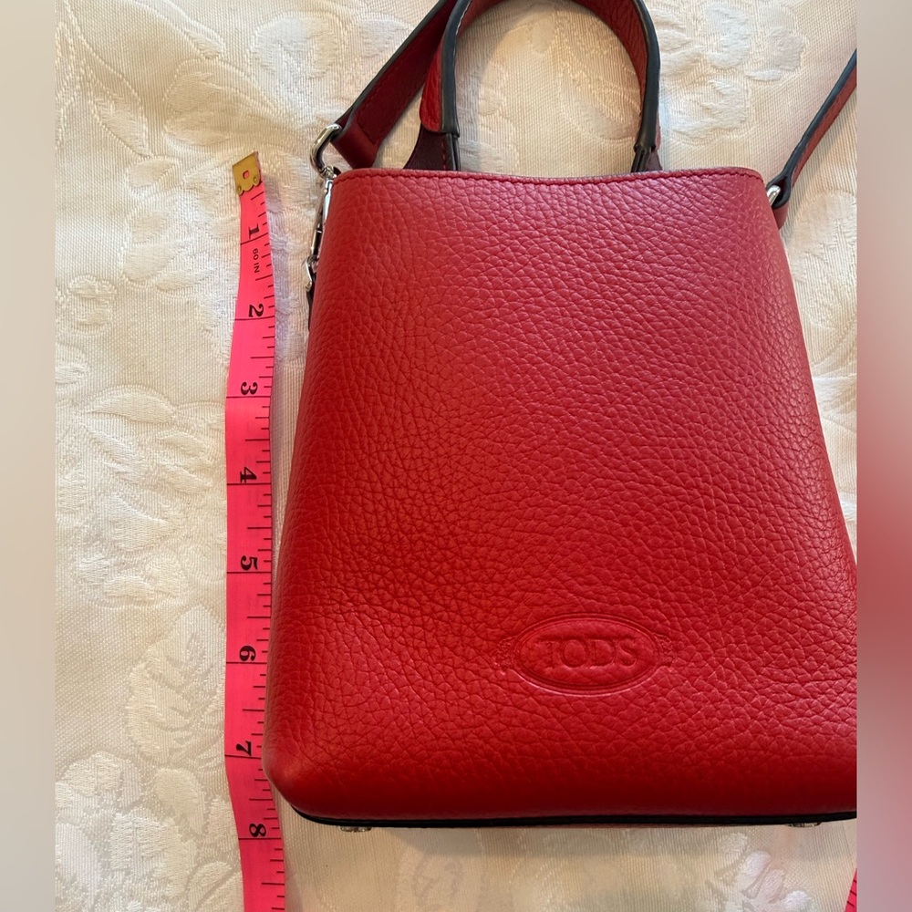 Tod's Red Pebbled Leather Crossbody Bucket Phone Bag - Picture 6 of 8